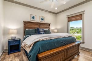 En eller flere senge i et værelse på The Periwinkle New Listing Spring/Summer Availability!