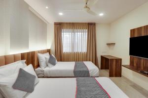 Postel nebo postele na pokoji v ubytování Hotel DSR TELA Plaza Near IGI Airport Delhi