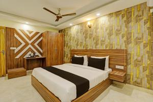 Postel nebo postele na pokoji v ubytování Hotel DSR TELA Plaza Near IGI Airport Delhi
