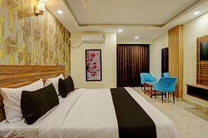 Postel nebo postele na pokoji v ubytování Hotel DSR TELA Plaza Near IGI Airport Delhi