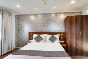 Postel nebo postele na pokoji v ubytování Hotel DSR TELA Plaza Near IGI Airport Delhi