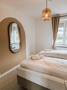 a bedroom with two beds and a mirror at DoreyHome P7 - Ruhig - Zentral - Gemütlich - 5 Personen in Passau