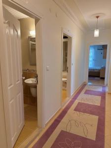 Koupelna v ubytování SA Apartments! Family 2BD Flat 150m to the Beach