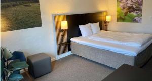 A bed or beds in a room at Hotel Dalgas, BW Signature Collection