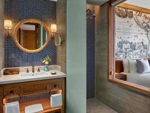 Postel nebo postele na pokoji v ubytování Mövenpick Resort Phan Thiet