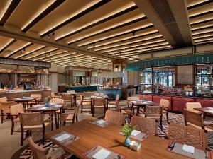 Restaurace v ubytování Mövenpick Resort Phan Thiet