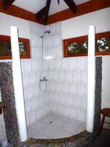 Ένα μπάνιο στο Cabaña Oreko