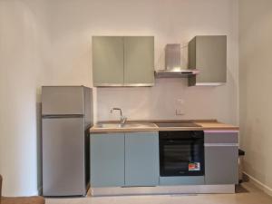a kitchen with a sink and a refrigerator at Ricky-Lerua Holiday Residence in Florence