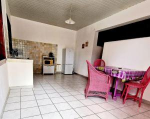 Η κουζίνα ή μικρή κουζίνα στο Hôtel Ballahou