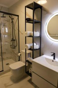 Ένα μπάνιο στο Dabney3 Apartments