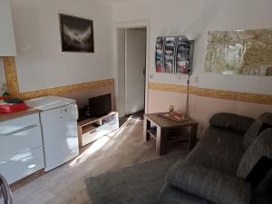 a living room with a couch and a table at Ferienwohnung Athena in Pirna