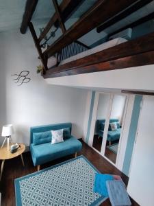 a living room with a blue couch and a mirror at Ca' del Bovolo in Chioggia