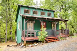 a green tiny house in the woods at Hidden Valley Retreat - Outdoorsy West Point Gem in West Point