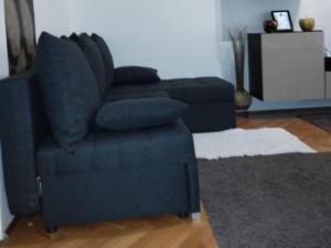 A seating area at Heni Apartman