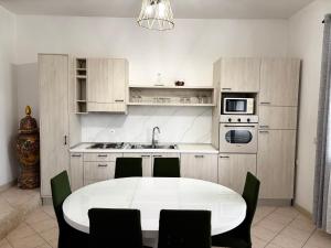 Kuchyňa alebo kuchynka v ubytovaní Apartments Kapetanovi Dvori