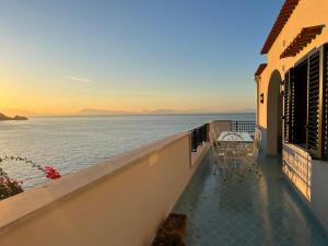a balcony with a table and a view of the ocean at Casa Il Panorama in Praiano