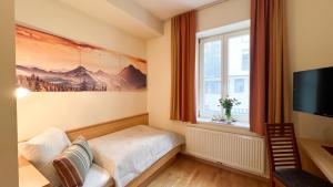 Televiisor ja/või meelelahutuskeskus majutusasutuses Gästezimmer Karolina