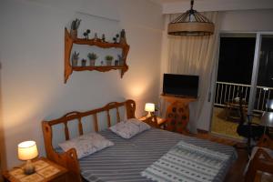 Ένα ή περισσότερα κρεβάτια σε δωμάτιο στο Athina's apartment