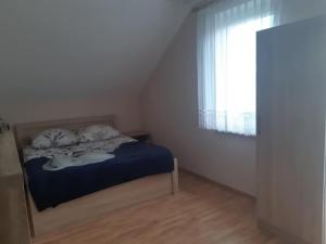 Łóżko lub łóżka w pokoju w obiekcie Willa Ola