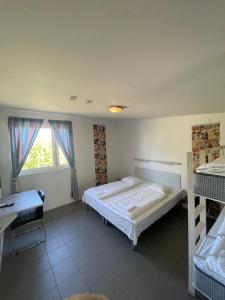 Postel nebo postele na pokoji v ubytování Fleninge Classic Motel