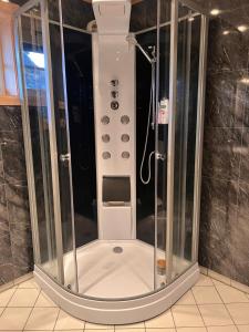 Drøm deg bort til fjells Velkommen til en perle av en hytteにあるバスルーム