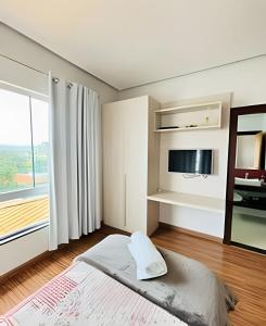 Ένα ή περισσότερα κρεβάτια σε δωμάτιο στο Casa Aconchegante no Centro de Escarpas do Lago