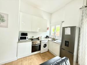 Kuchnia lub aneks kuchenny w obiekcie Aluche Aparment B