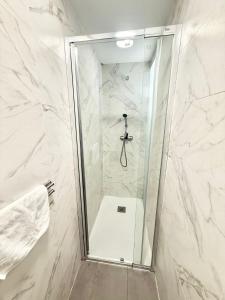 Łazienka w obiekcie Aluche Aparment B