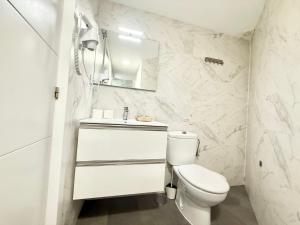 Łazienka w obiekcie Aluche Aparment B