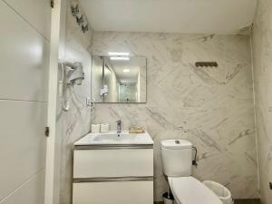 Łazienka w obiekcie Aluche Aparment B