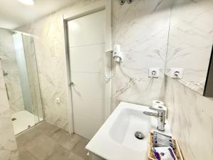 Łazienka w obiekcie Aluche Aparment B
