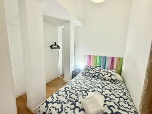 Łóżko lub łóżka w pokoju w obiekcie Aluche Aparment B
