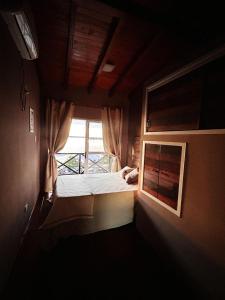 a small room with a window and a bed at Mathea Apart Hotel in Bella Vista