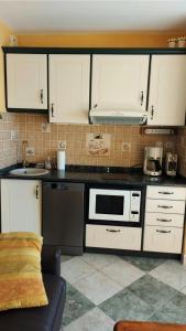 Kuchyňa alebo kuchynka v ubytovaní Résidence Héliopolis Bâtiment L - HELIOPOLIS L - APPARTEMENT T2 - 4 pers. MAE-3074