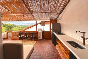 Χώρος καθιστικού στο LOLO & Lo- Casa privada con vista, hamaca y ubicación ideal 2 hab y Starlink