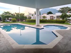 a swimming pool in the middle of a yard at Tu espacio ideal in San Miguel