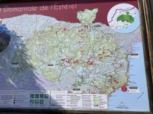 a map of thefectureliestfecture in the world at Charmant petit appartement vue mer et corniche Esterel in Anthéor