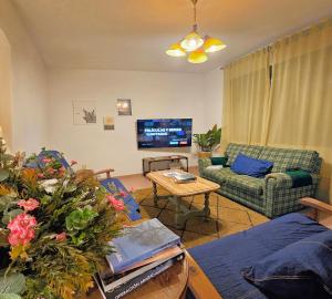 a living room with a couch and a table at HOSTEL Villanueva in Villanueva de Alcorón