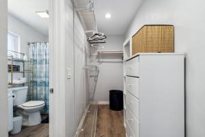 Gallery image of Fire Pit, Hot Tub, Theater, Deck, Downtown Oasis in National City +33 photos