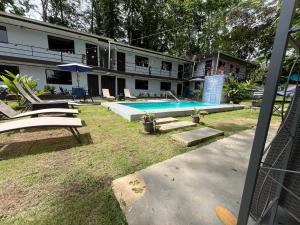 Bassein majutusasutuses Hotel Azul Coral või selle lähedal