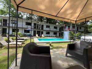 Bassein majutusasutuses Hotel Azul Coral või selle lähedal