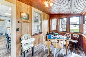 a dining room with a table and chairs at Twin Lakes Cottage Walk to Elizabeth Lake! in Twin Lakes