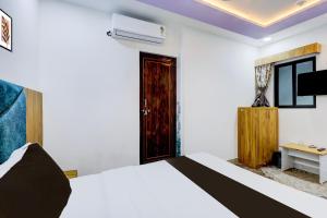 Una cama o camas en una habitación de Hotel O by OYO Hotel Sunrise 35 fotos más