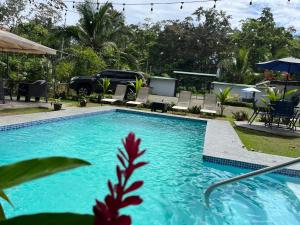 Bassein majutusasutuses Hotel Azul Coral või selle lähedal