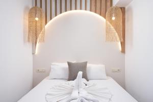 Postel nebo postele na pokoji v ubytování Olivento Beach Front Suites