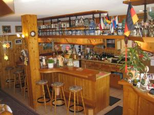 Lounge nebo bar v ubytování Hotel-Dörfler Garni