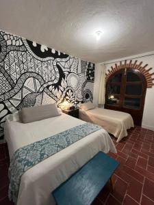 a hotel room with two beds and a mosaic wall at Depa Nogal, Centro in San Miguel de Allende
