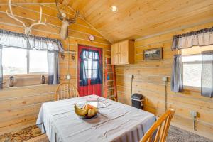 Fotografie z fotogalerie ubytování Sunset and Mtn Views Rustic Colorado Retreat! v destinaci Maybell