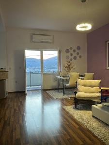 Ruang duduk di Riaho Apartment
