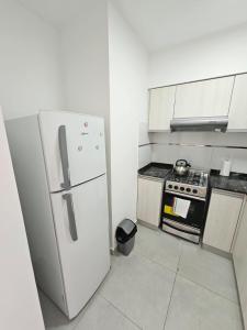 Kuchyň nebo kuchyňský kout v ubytování Departamento en Caseros, Prov Bs As
